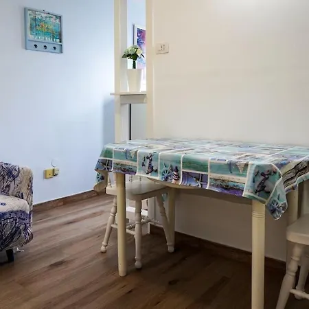 Blue Batayola Pool Daire *