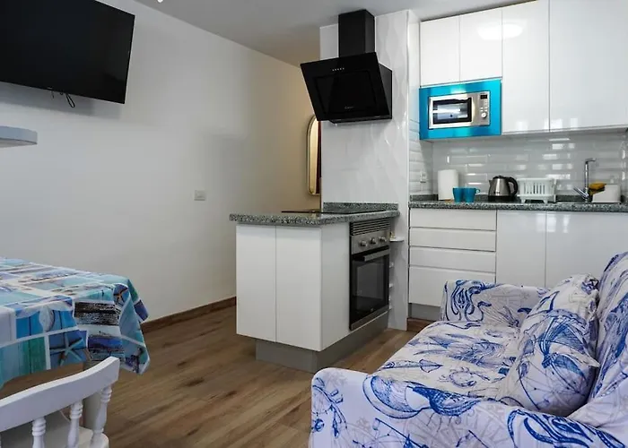 Blue Batayola Pool Candelaria